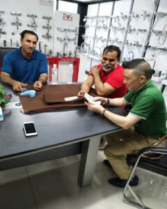 customers-visit-our-factory