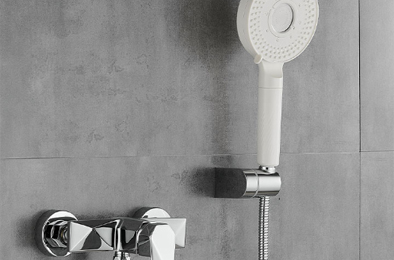 differences-between-a-handheld-and-a-fixed-showerhead-in-a-shower-set